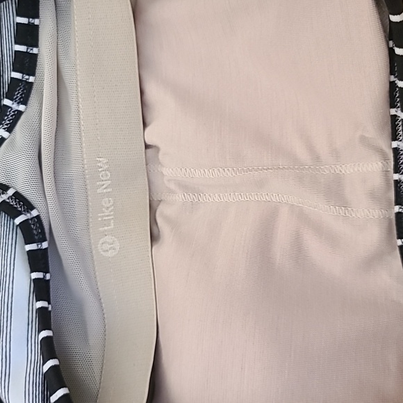 Like New Lululemon Power Y Tank Capilano Striped Black/White Tank top Size XS - Picture 8 of 8